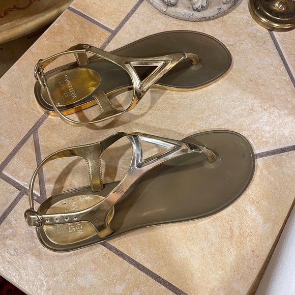 Stuart Weitzman - Picture 4 of 5